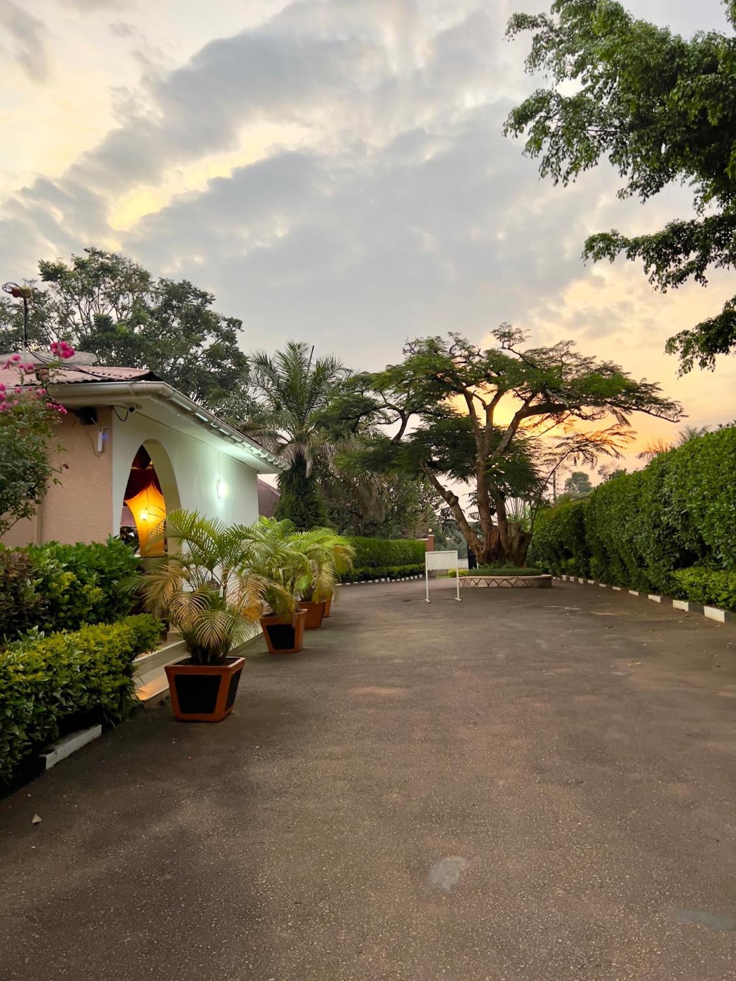 Sunset Hotel Энтеббе Экстерьер фото